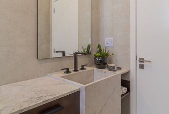 Banheiro da Suíte de Hóspede, um banho de Hotel 
