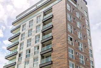 Prédio Residencial com Sacada