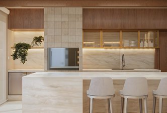 Elegância e Naturalidade: Espaço Gourmet com Travertino Navona Bianco e Pilastri Travertino