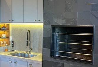 Sofisticação Discreta: Materiais com Presença em um Espaço de Convívio Contemporâneo