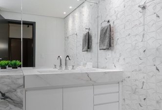 BANHEIRO DO THOM POR OKha Arquitetura 