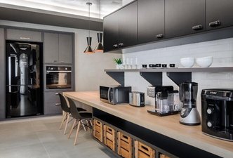 COZINHA POR Okha ARQUITETURA 