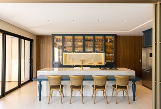 Cozinha Elegante ligada a Sala de Jantar e Espaço Gourmet