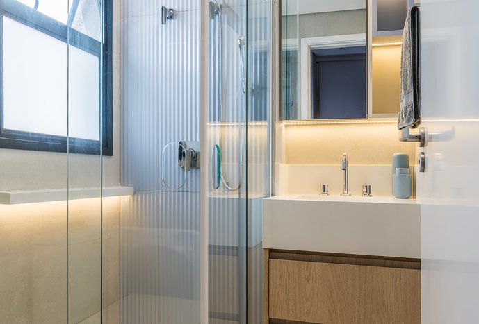 Banheiro compacto e funcional