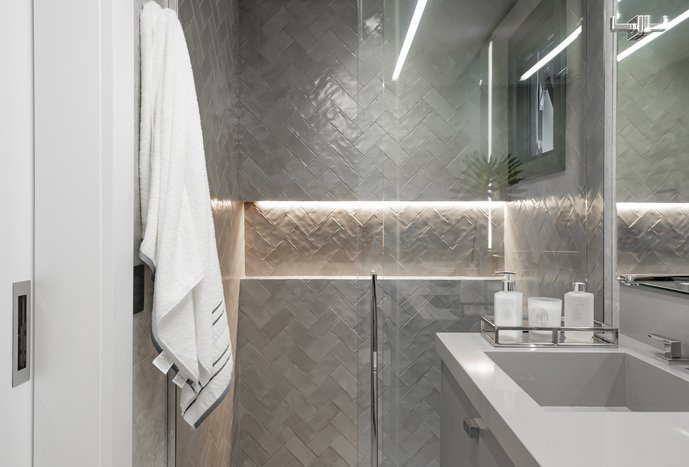 Elegância em tons de cinza.