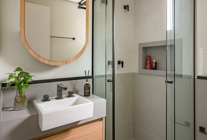 BANHEIRO EM TONS DE CINZA